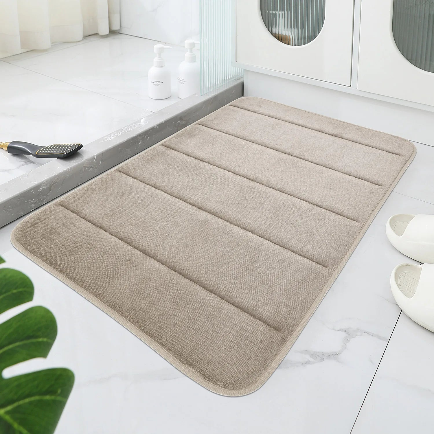 1 piece bath mat Geometric pattern coral velvet bathroom mat, non-slip sole, hand washed, embossed stripe design, soft and comfo