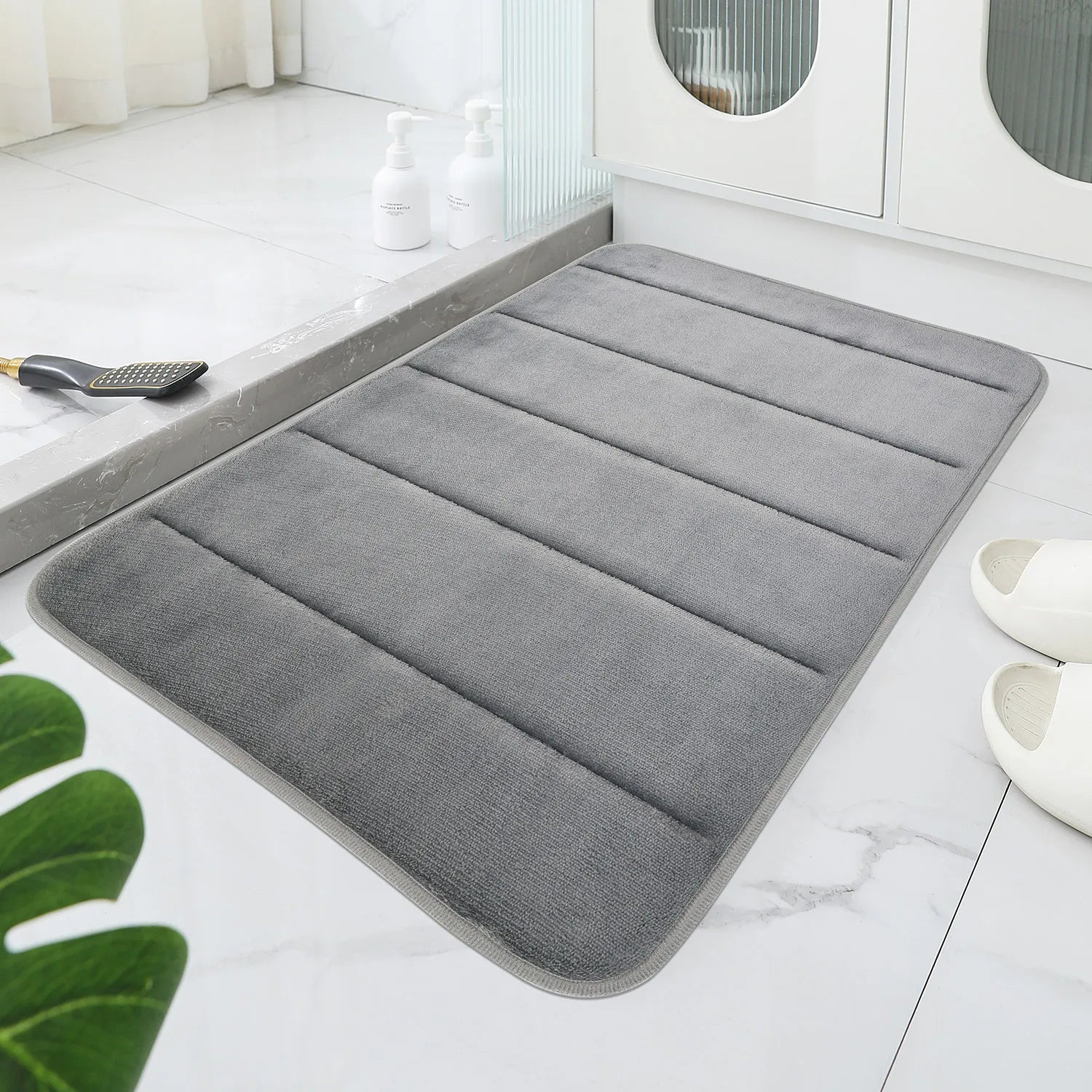 1 piece bath mat Geometric pattern coral velvet bathroom mat, non-slip sole, hand washed, embossed stripe design, soft and comfo